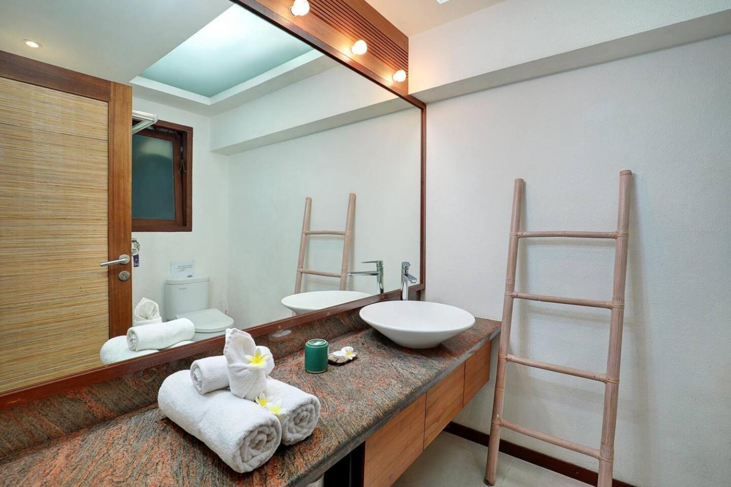 Super Value 4 Bedroom, Walk To Bintang Supermarket スミニャック エクステリア 写真