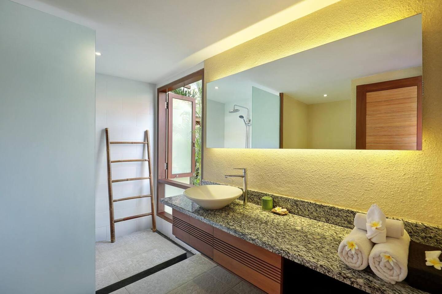 Super Value 4 Bedroom, Walk To Bintang Supermarket スミニャック エクステリア 写真