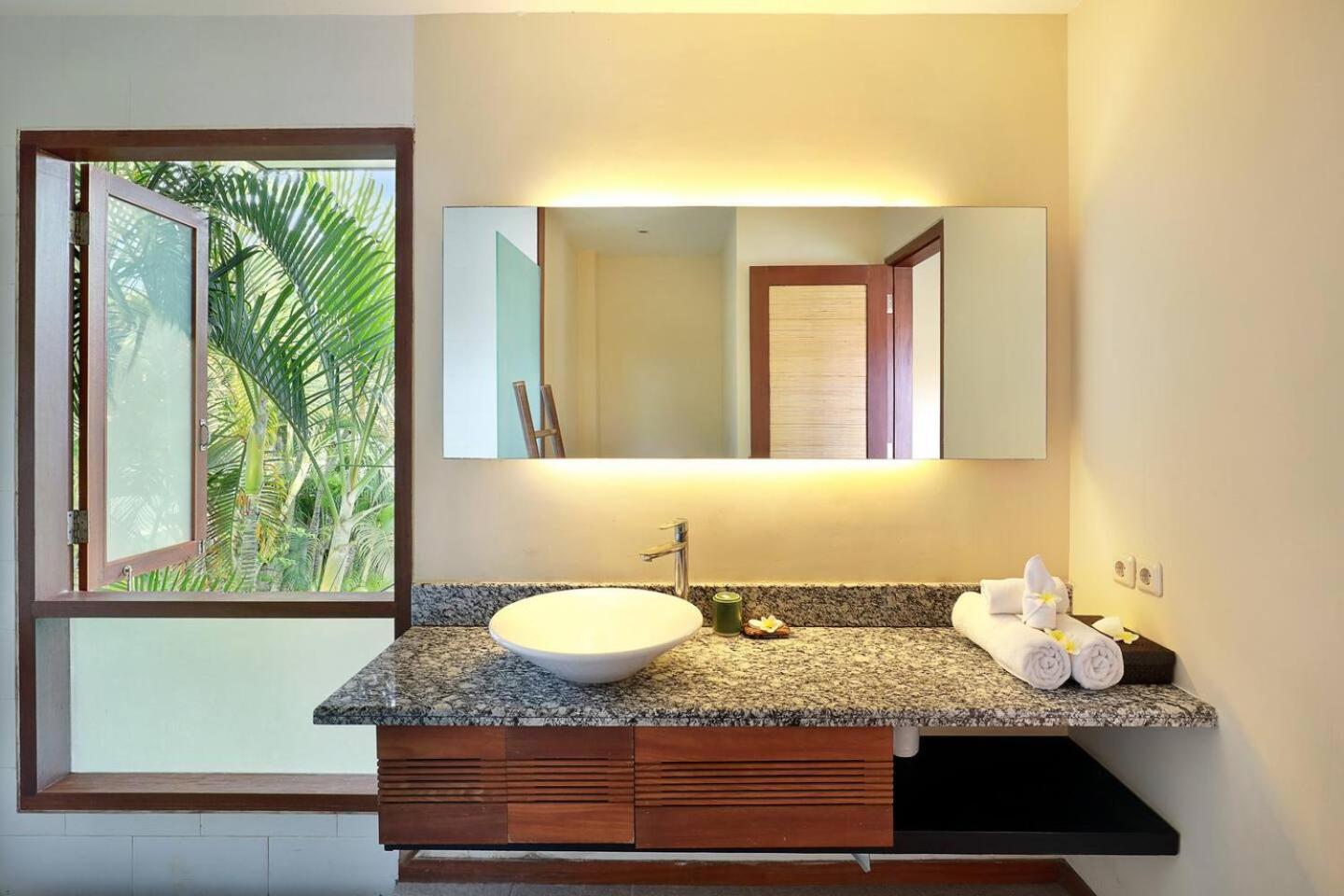 Super Value 4 Bedroom, Walk To Bintang Supermarket スミニャック エクステリア 写真