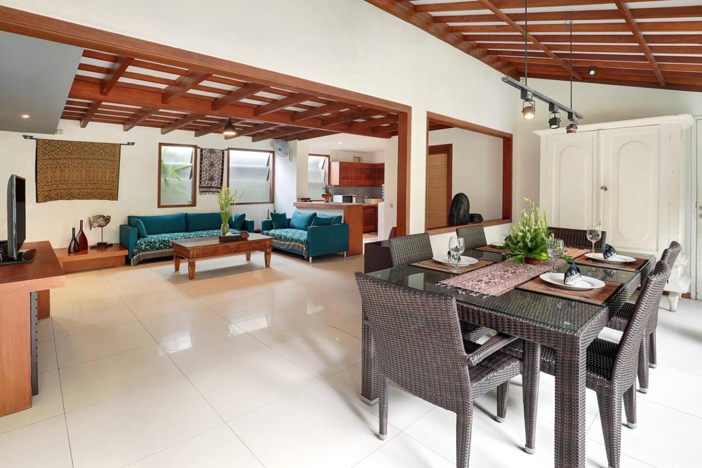 Super Value 4 Bedroom, Walk To Bintang Supermarket スミニャック エクステリア 写真